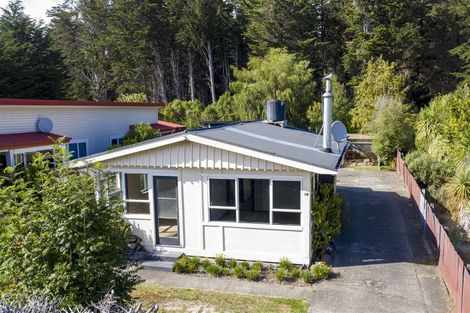Photo of property in 19 Kiwi Avenue, Waikuku Beach, 7473