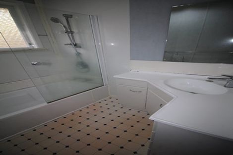 Photo of property in 3 Blandford Way, Newlands, Wellington, 6037