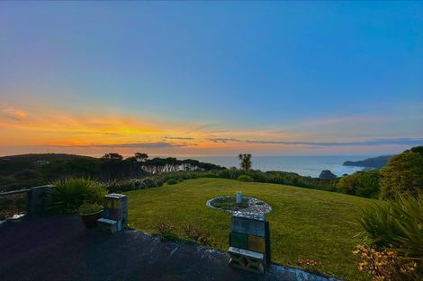 Photo of property in 11 Te Ahuahu Road, Piha, New Lynn, 0772