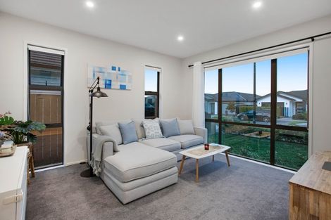 Photo of property in 12 Tarras Road, Kumeu, 0810