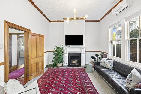 Photo of property in 8 Morley Street, New Plymouth, 4310