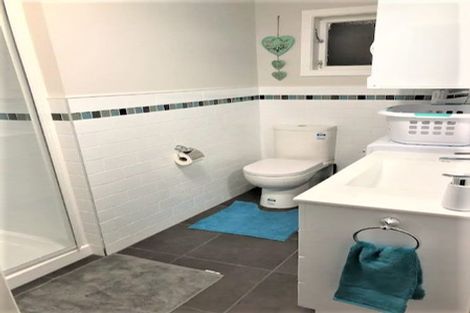 Photo of property in 30 Brooker Grove, Newlands, Wellington, 6037