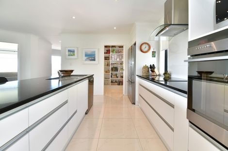 Photo of property in 32 Grovenor Drive, Orewa, 0931