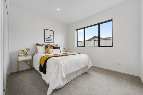 Photo of property in 28 Kilmacrennan Drive, Rosehill, Papakura, 2113