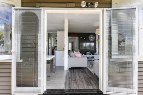 Photo of property in 55 Cliff View Drive, Green Bay, Auckland, 0604