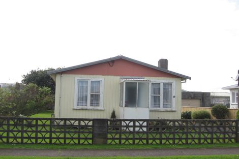Photo of property in 76 Broadway, Waitara, 4320