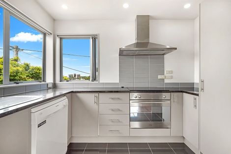 Photo of property in 1/18 Forrest Hill Road, Forrest Hill, Auckland, 0620