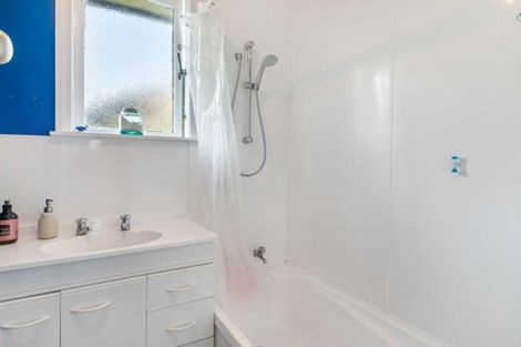 Photo of property in 30 Douglas Crescent, Fairfield, Hamilton, 3214