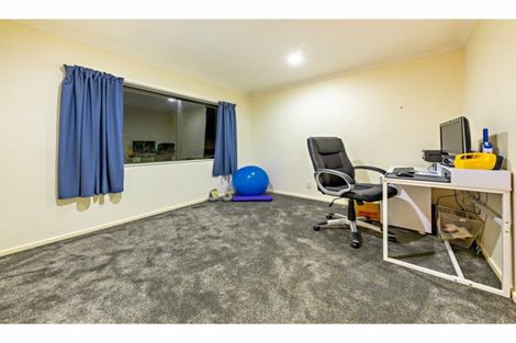 Photo of property in 8 Atlantic Place, Goodwood Heights, Auckland, 2105