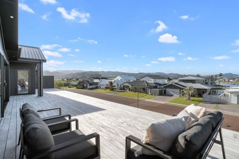 Photo of property in 6 Ian Hopper Way, Pauanui, 3579
