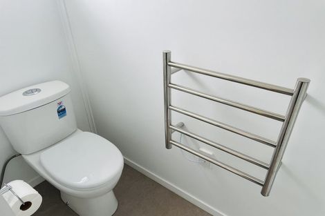 Photo of property in 3/122 Archers Road, Glenfield, Auckland, 0629