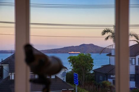 Photo of property in 1/148 Beach Road, Campbells Bay, Auckland, 0630