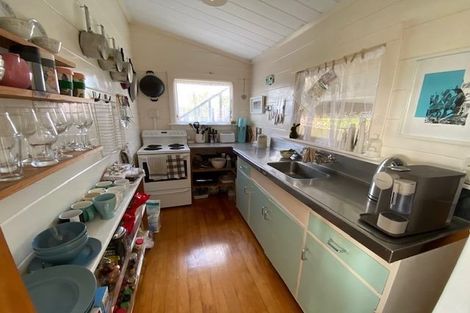 Photo of property in 21 Bayview Road, Paremata, Porirua, 5024