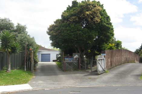Photo of property in 2/10 Dorendia Place, Clendon Park, Auckland, 2103