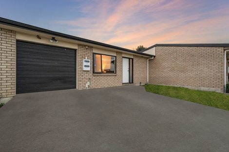 Photo of property in 14/12a Tironui Station Road East, Papakura, 2112