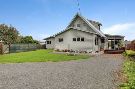 Photo of property in 16 Kelly Street, Baylys Beach, Dargaville, 0377