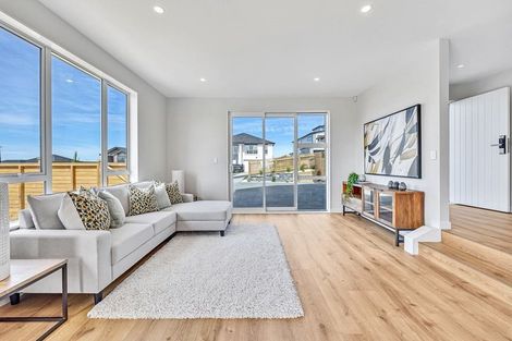 Photo of property in 10 Lumber Rise, Swanson, Auckland, 0614