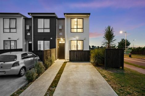 Photo of property in 25 Walsh Road, Papakura, 2110