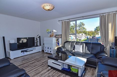 Photo of property in 7 Kelman Road, Kelston, Auckland, 0602