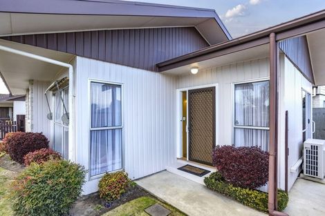 Photo of property in 2/32 Lake Terrace Road, Burwood, Christchurch, 8083