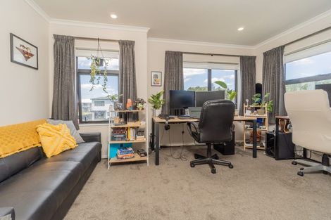 Photo of property in 8c Lumbarda Drive, Kumeu, 0810