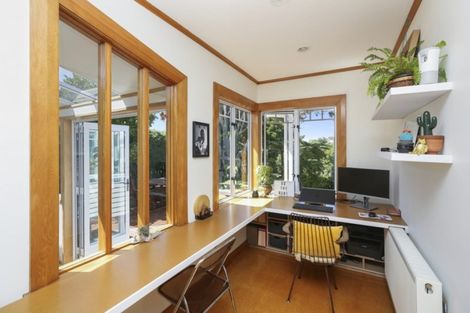 Photo of property in 25 Glen Almond Street, New Plymouth, 4310