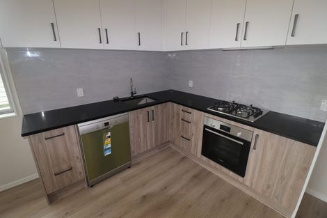 Photo of property in 2b Crystal Avenue, Te Atatu South, Auckland, 0602