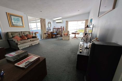 Photo of property in 1/17 Nutsey Avenue, Northcote, Auckland, 0627