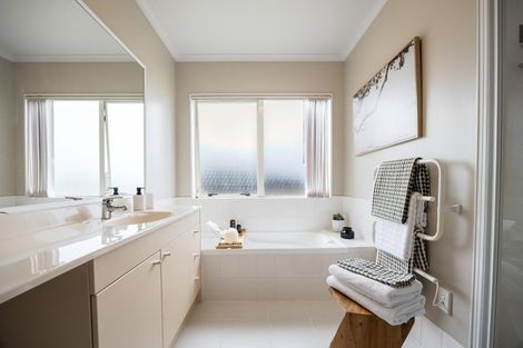 Photo of property in 2 Jubaea Place, Henderson, Auckland, 0610