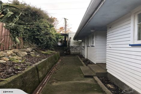 Photo of property in 26 Brooker Grove, Newlands, Wellington, 6037