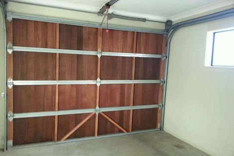 Photo of property in 2 Ballyward Close, East Tamaki, Auckland, 2013