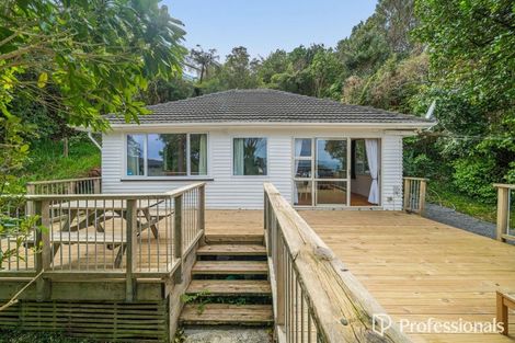 Photo of property in 77 Maungaraki Road, Korokoro, Lower Hutt, 5012
