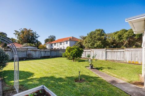 Photo of property in 6 Freyberg Street, Roslyn, Palmerston North, 4414