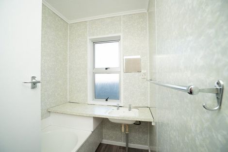 Photo of property in 3 Seddon Street, Takaro, Palmerston North, 4412