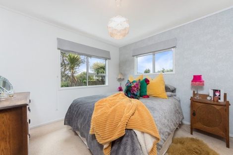 Photo of property in 1/19 Hollyhock Place, Browns Bay, Auckland, 0630