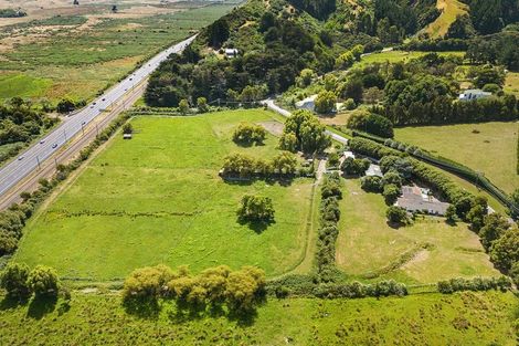 Photo of property in 18-20 Emerald Glen Road, Paekakariki, Paraparaumu, 5032