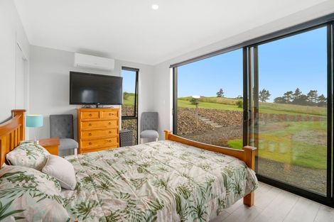 Photo of property in 4 Matahehe Lane, Tinopai, Matakohe, 0593