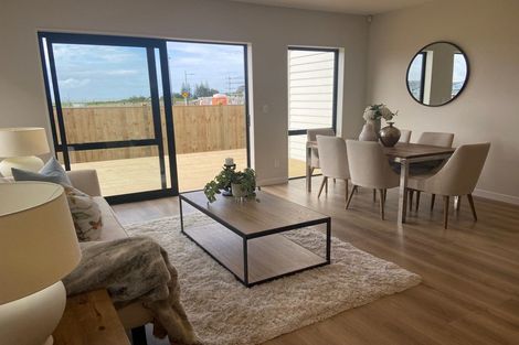 Photo of property in 12 Korowhiti Road, Clarks Beach, 2122