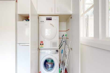 Photo of property in 17 Selwyn Terrace, Thorndon, Wellington, 6011