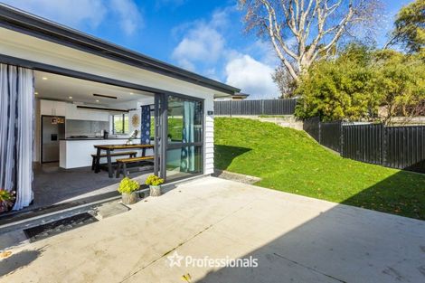 Photo of property in 3 Nikau Lane, Timberlea, Upper Hutt, 5018