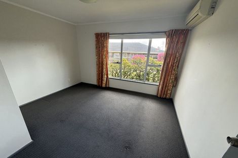 Photo of property in 2/10 Ballater Place, Highland Park, Auckland, 2010