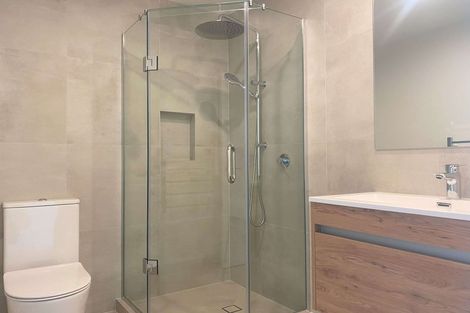 Photo of property in 4/5 Preston Avenue, Henderson, Auckland, 0610