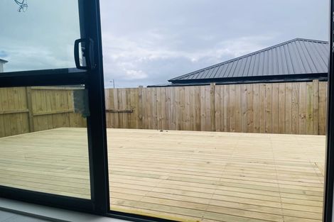 Photo of property in 19 Cronshaw Road, Karaka, 2113