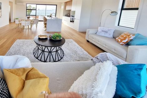 Photo of property in 952e East Coast Road, Northcross, Auckland, 0632