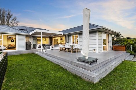 Photo of property in 2/11 Hart Road, Hauraki, Auckland, 0622