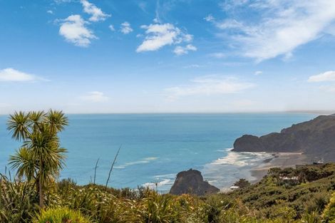 Photo of property in 11 Te Ahuahu Road, Piha, New Lynn, 0772