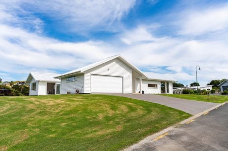 Photo of property in 24 Waterman Drive, Langs Beach, Waipu, 0582