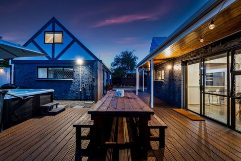 Photo of property in 76a Paynters Avenue, Strandon, New Plymouth, 4312