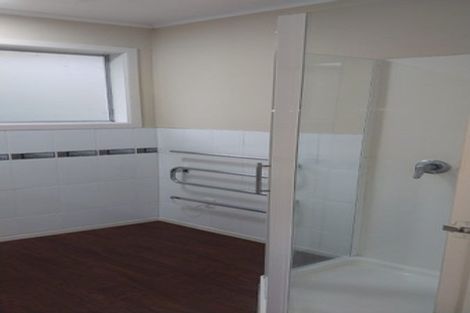 Photo of property in 1/5 Kathleen Street, Totara Vale, Auckland, 0627