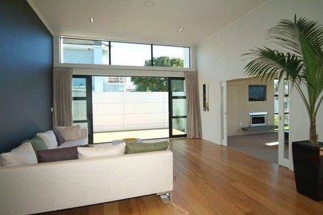 Photo of property in 21 Paeroa Street, Riccarton, Christchurch, 8041